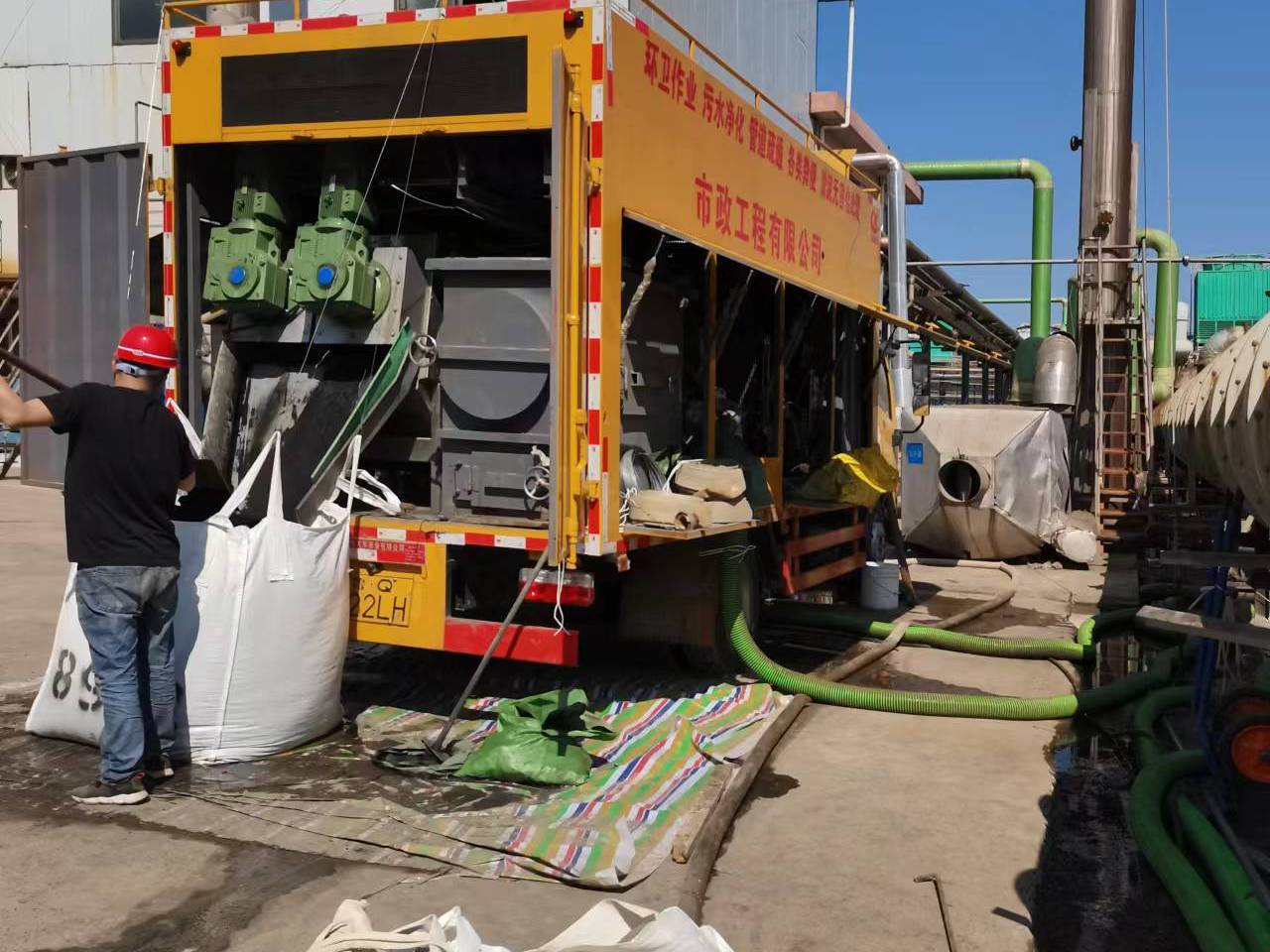 新民淤泥压干处理